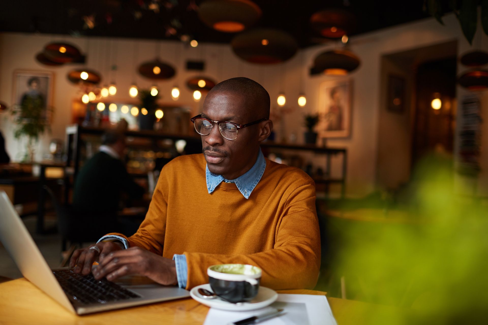 blogger in coffee shop 2021 09 24 03 55 37 utc