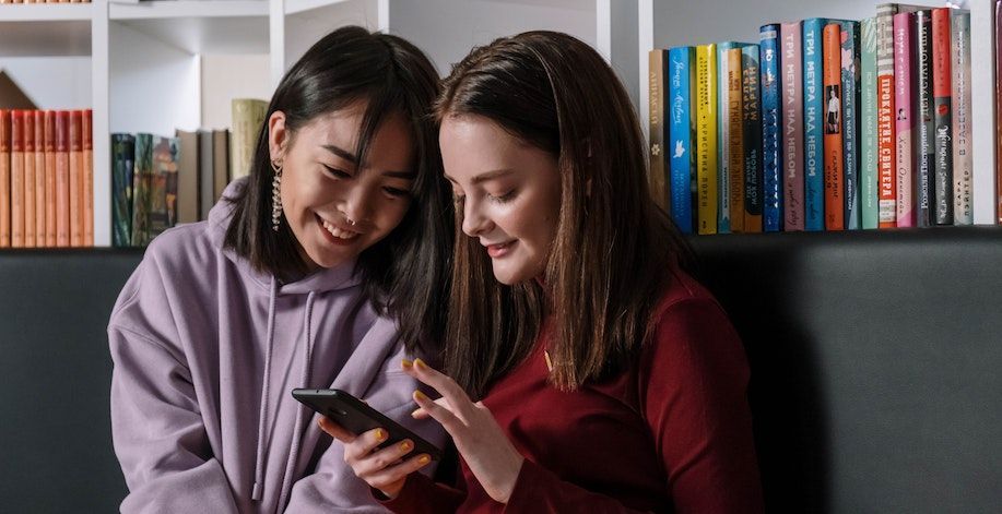 How Youth Ministers Can Help Teenagers with Social Media